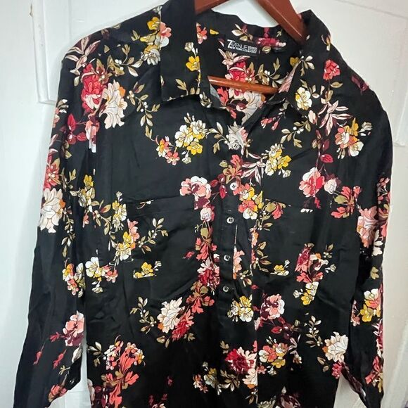 NY&Co Floral 3/4 Sleeve Button & Sleeve Blouse - Picture 5 of 8